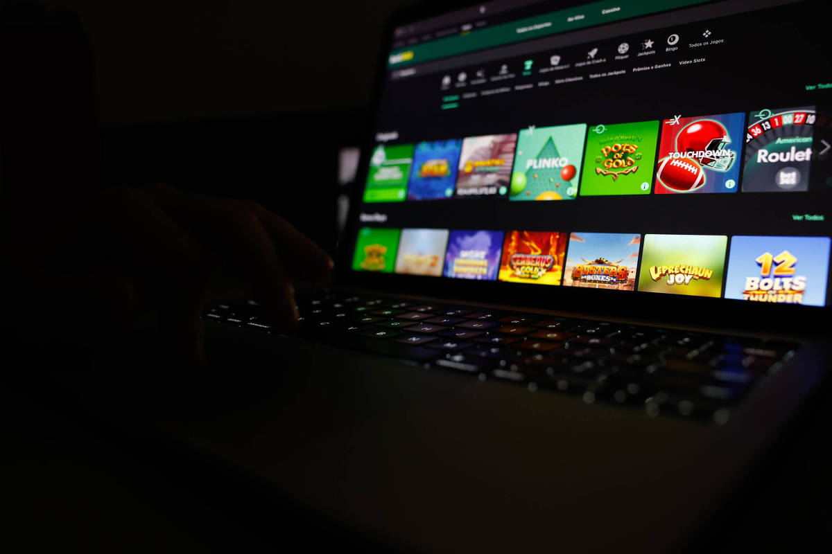 Beneficiários do Bolsa Família transferiram R$ 3,7 bilhões a apostas online em um mês, diz TCU